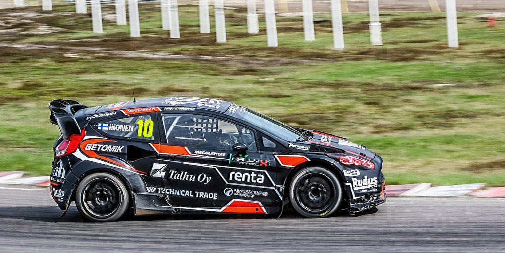 Finnen, Mikko Ikonen, er blandt de nordiske konkurrenter i Supercar, og ligger på en foreløbig sjetteplads.